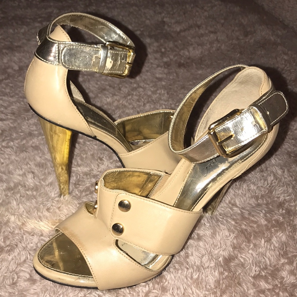 Heels - Picture 3 of 4